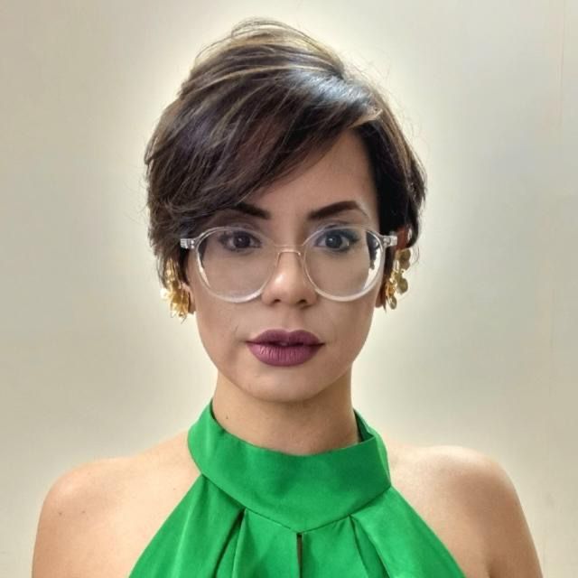 Dra. Flávia Pacheco - Médica Cirurgiã Plástica